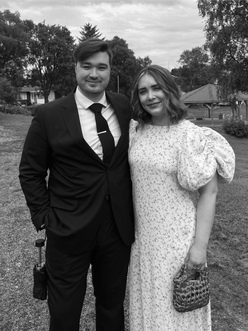 Adrian og Celine pyntet til fest!